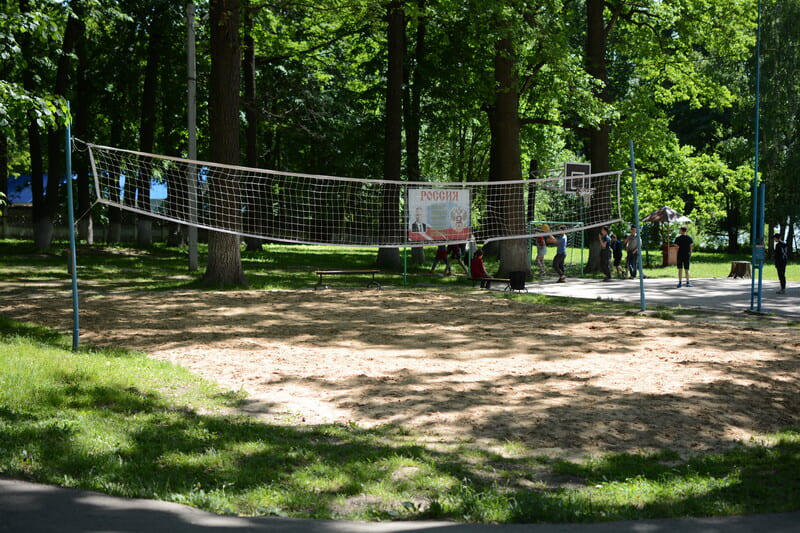 Использование спортивных площадок (волейбол, баскетбол, футбол, настольный теннис).